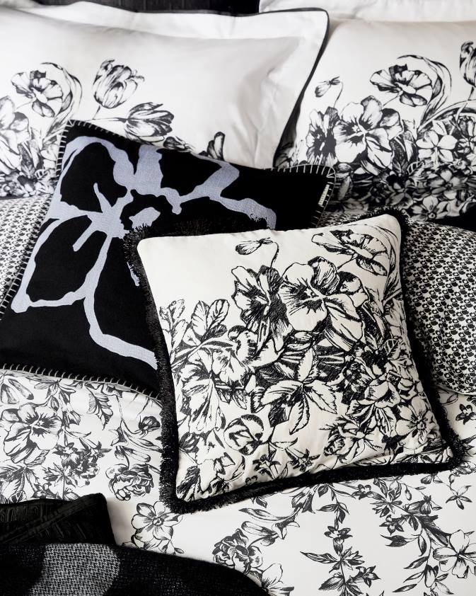 mājas piederumi Ted Baker audina elegance ziedu spilvens balts kolekcija 26TV2091