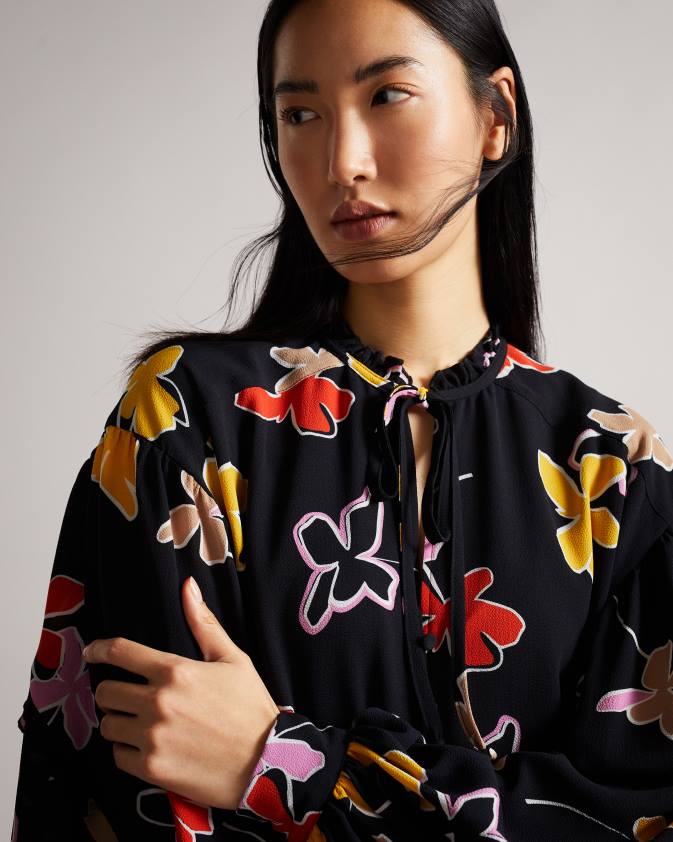 apģērbs Ted Baker yviee new world oversized midi kleita ar volāniem melns sievietes 26TV538