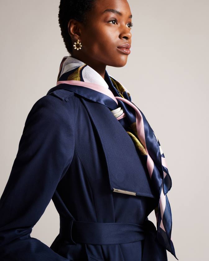 Piederumi Ted Baker sallyy tīra zīda ziedu kvadrātveida šalle tumši zils sievietes 26TV962