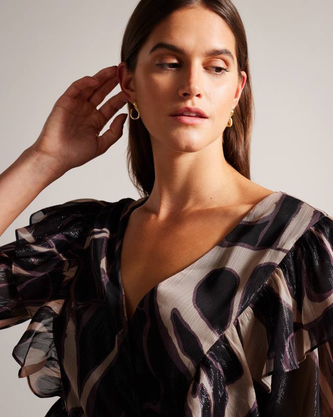 apģērbs Ted Baker jasmyna volānveida v-veida kakla tops ar sasienamu jostasvietu melns sievietes 26TV48